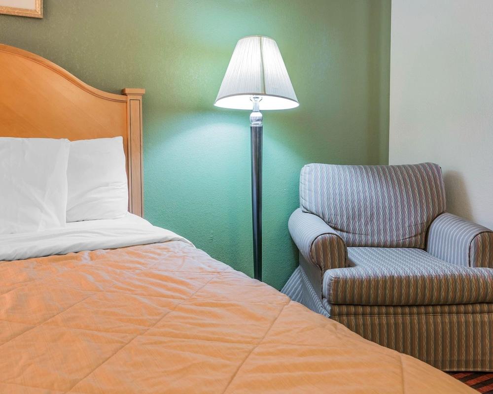 Rodeway Inn Coopersville Exteriér fotografie