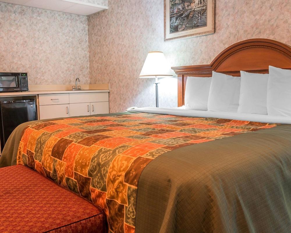 Rodeway Inn Coopersville Exteriér fotografie