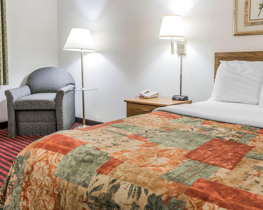 Rodeway Inn Coopersville Exteriér fotografie