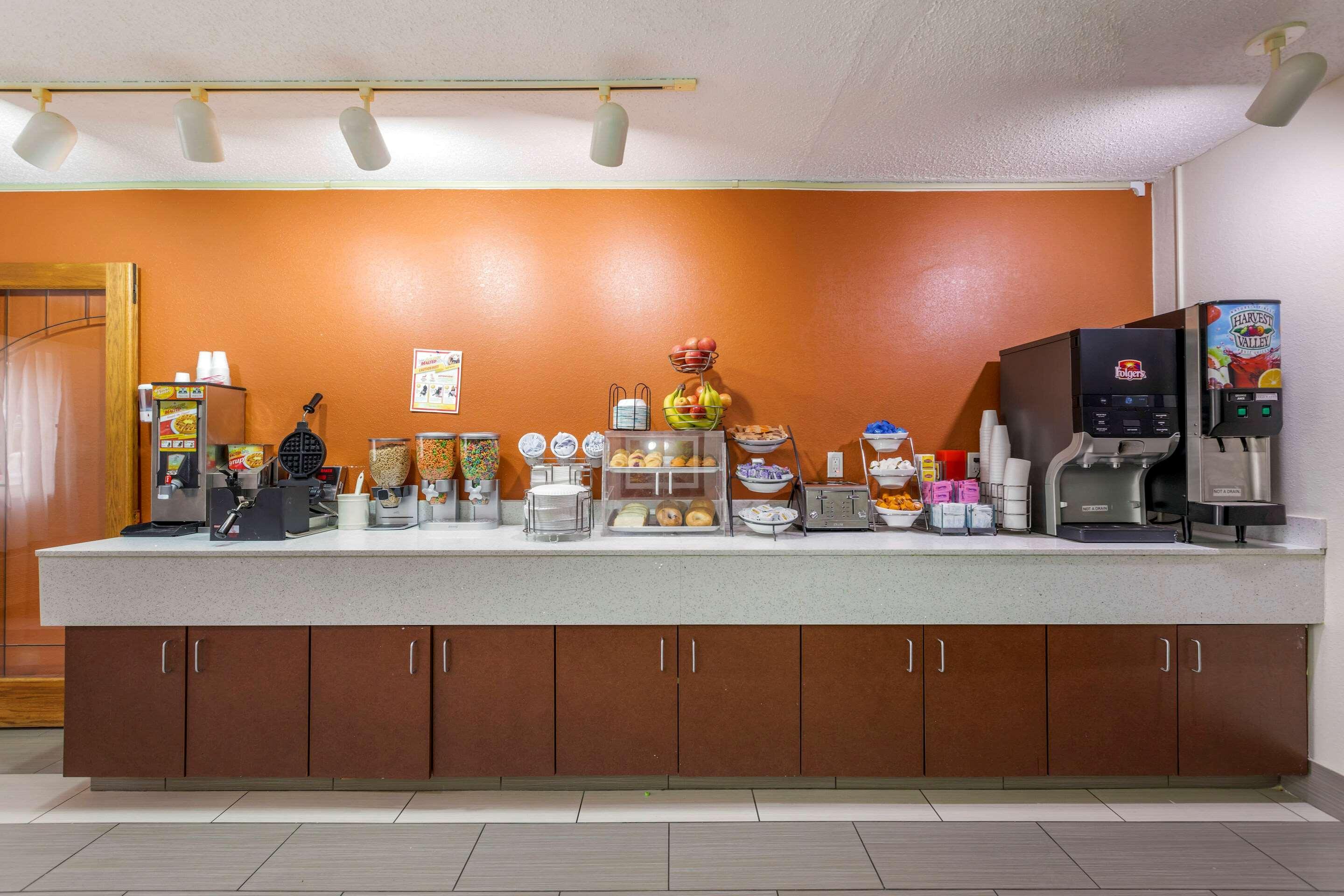 Rodeway Inn Coopersville Exteriér fotografie