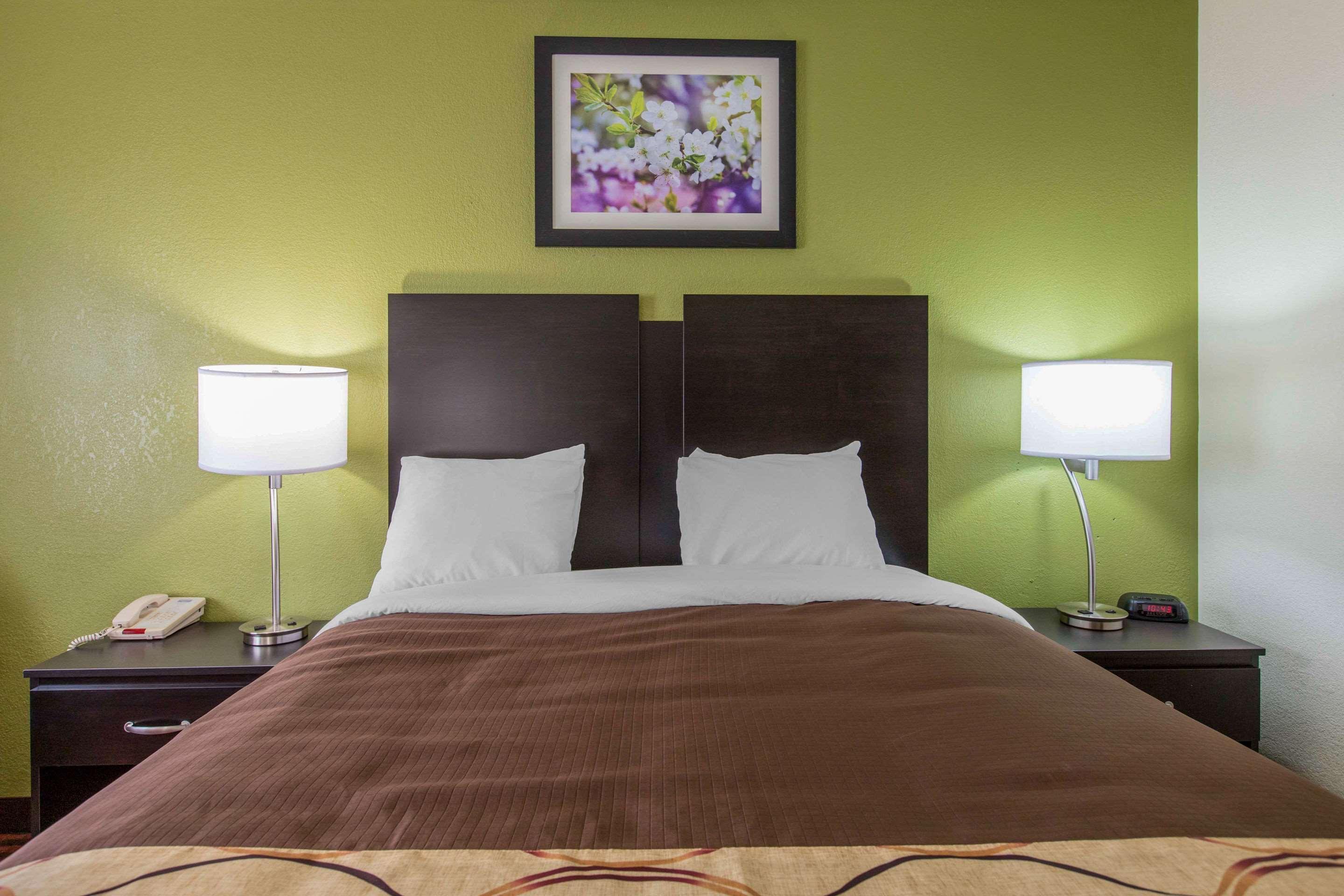 Rodeway Inn Coopersville Exteriér fotografie