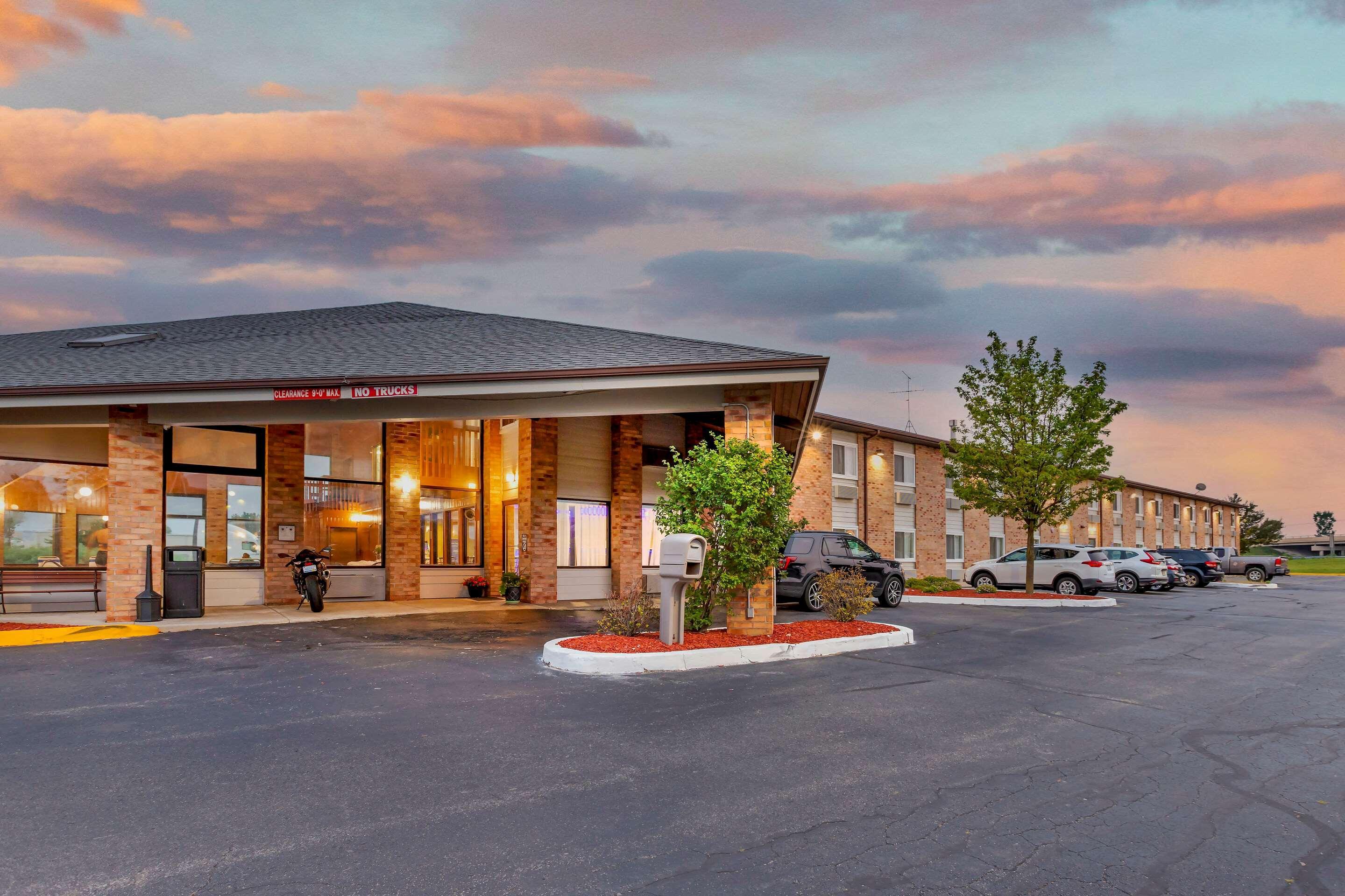 Rodeway Inn Coopersville Exteriér fotografie