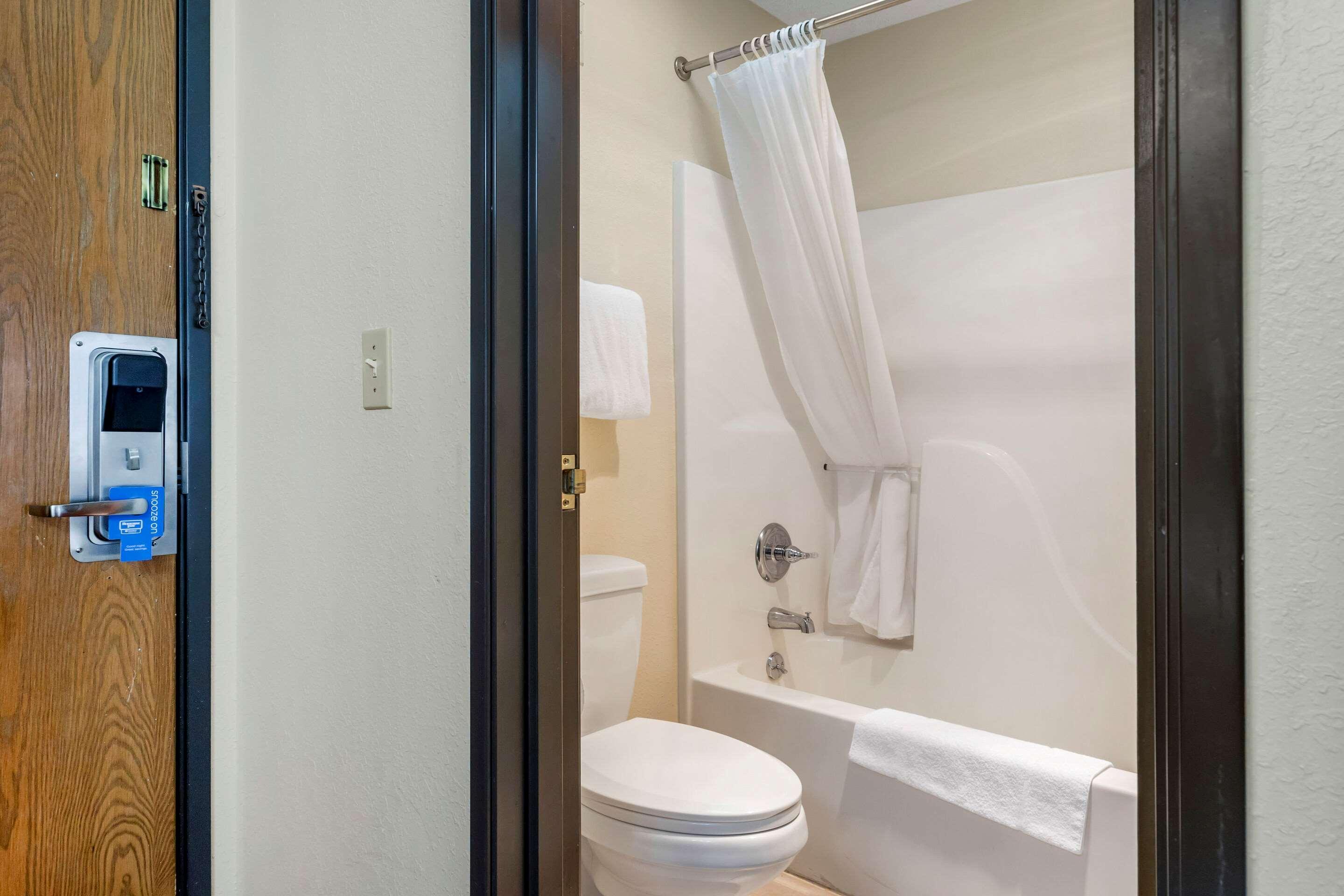 Rodeway Inn Coopersville Exteriér fotografie