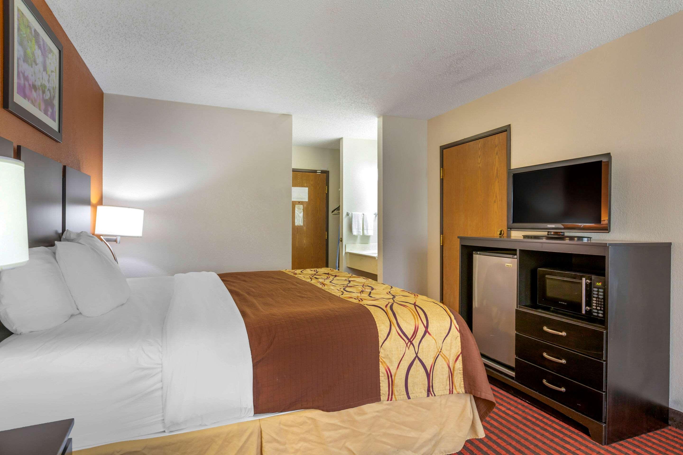 Rodeway Inn Coopersville Exteriér fotografie