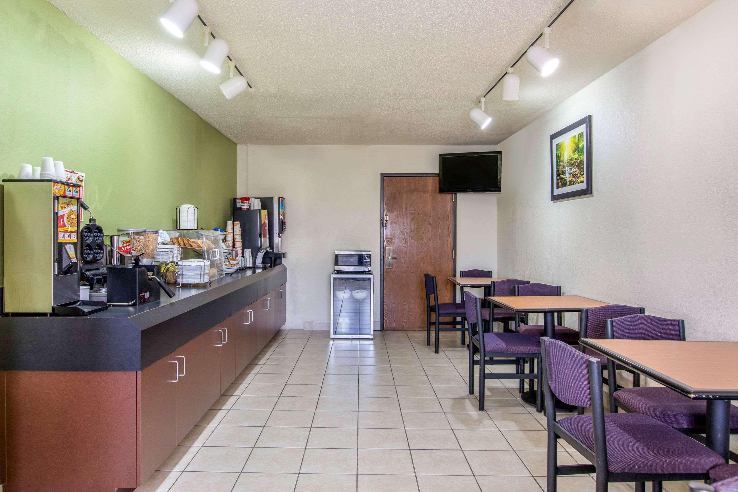 Rodeway Inn Coopersville Exteriér fotografie