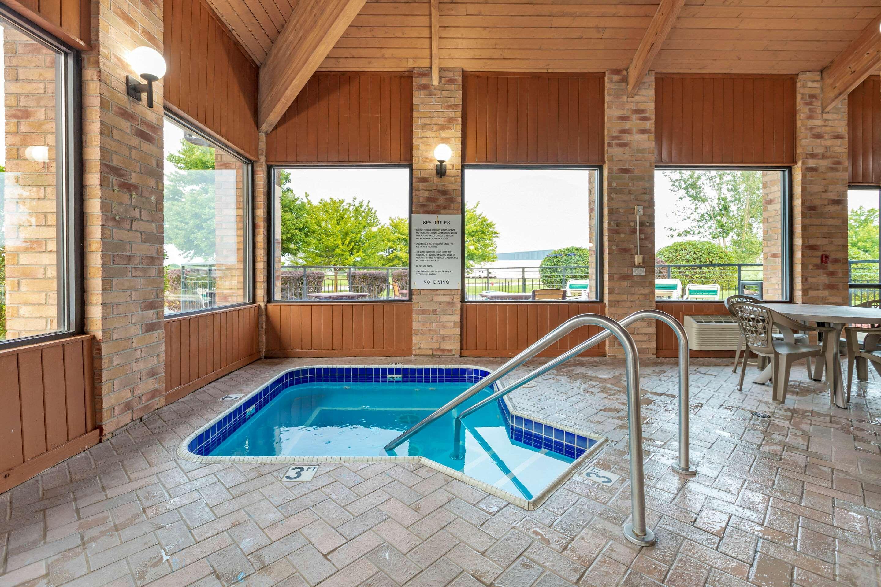 Rodeway Inn Coopersville Exteriér fotografie