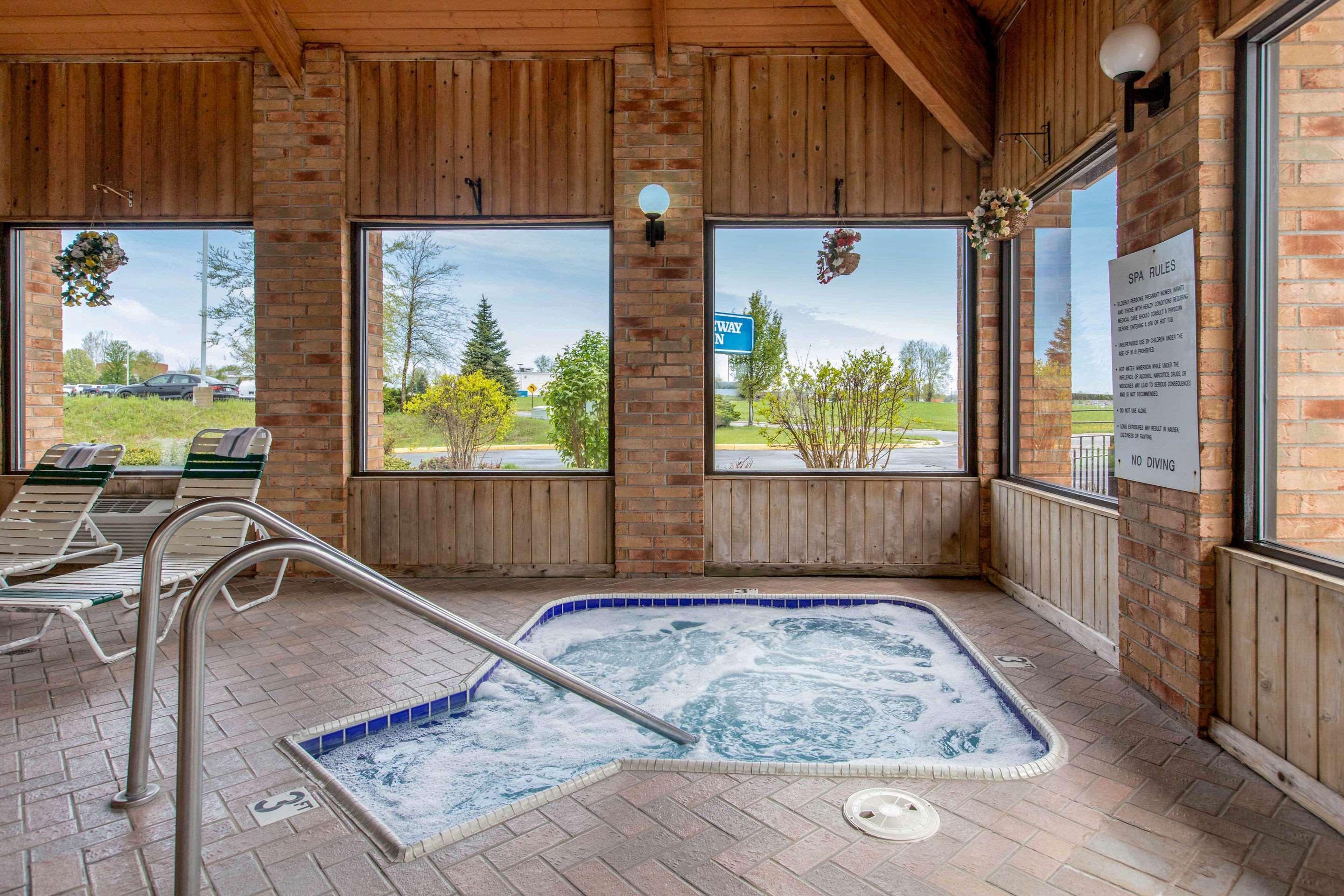 Rodeway Inn Coopersville Exteriér fotografie